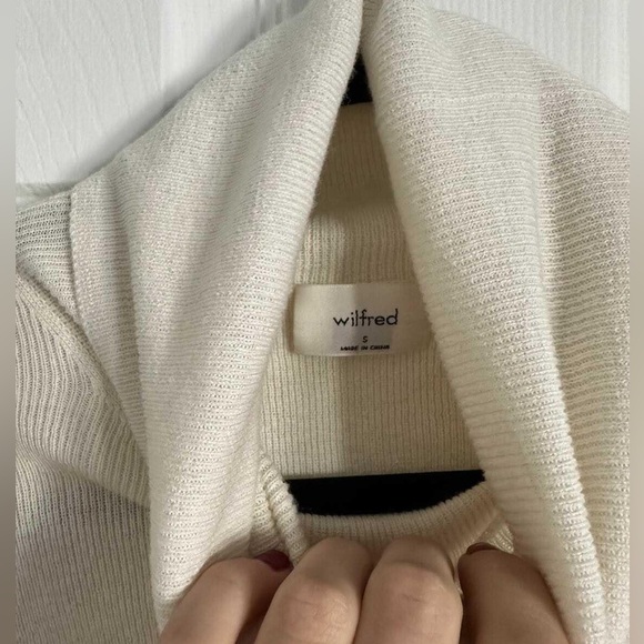 Aritzia Wilfred Merino Wool Turtleneck - Picture 4 of 4